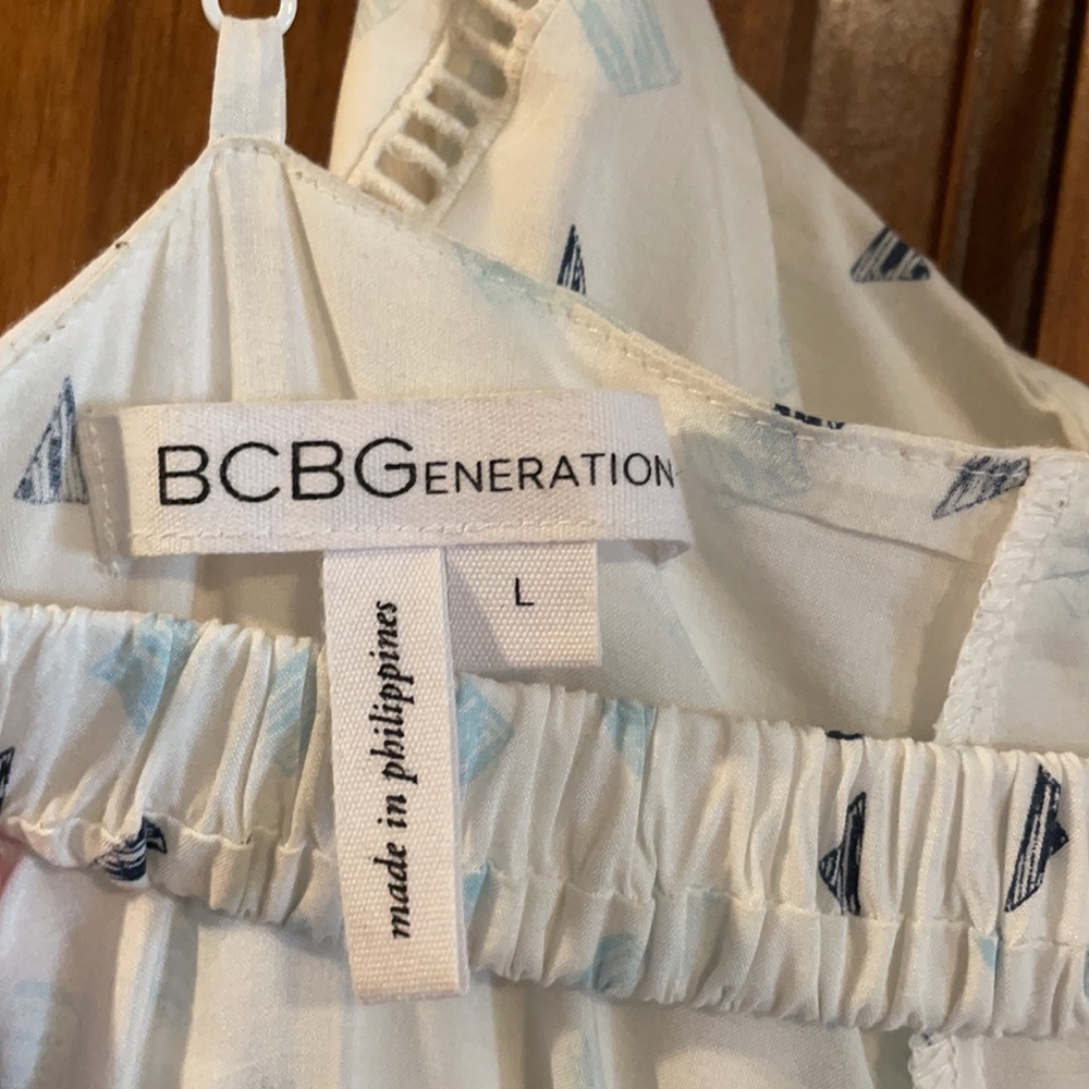 White Romper With Open Back And Pockets - image 5